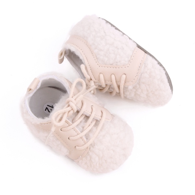 Pantofiori pentru bebelusi, ivoire, cu design pufos si talpa antiderapanta