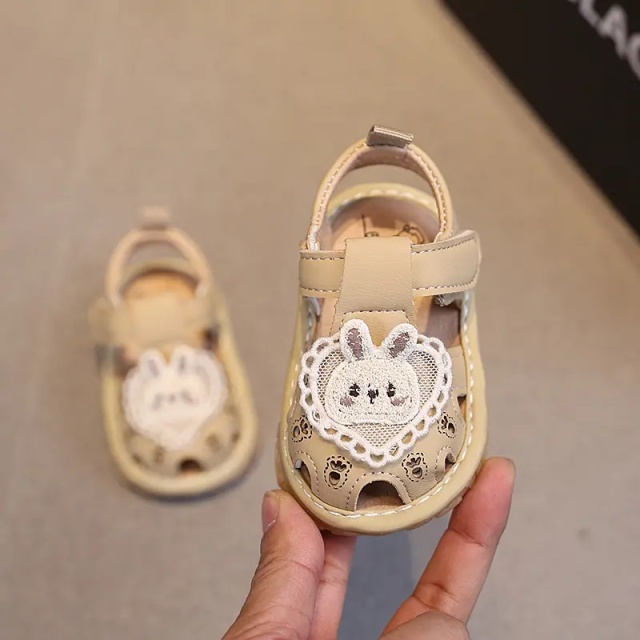 Sandalute crem cu piuitoare - bunny (marime disponibila: marimea 21)