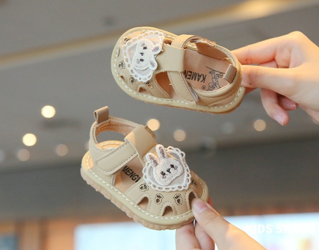 Sandalute crem cu piuitoare - bunny (marime disponibila: marimea 21)