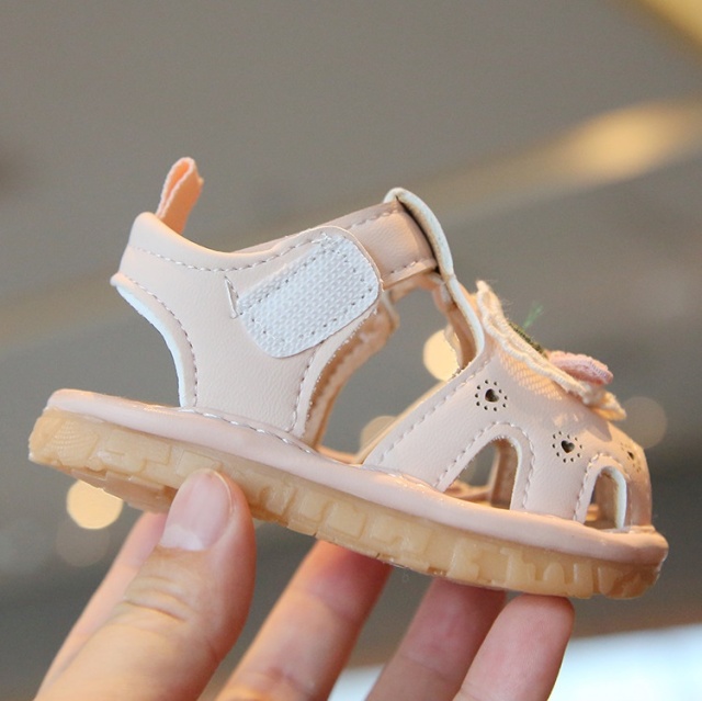 Sandalute roz pudra cu piuitoare - cirese (marime disponibila: marimea 22)