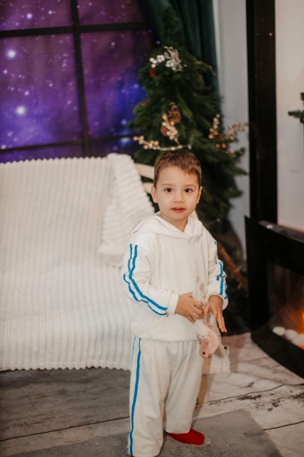 Trening ivoire din catifea pentru baietei - dungi bleu (marime disponibila: 6-9