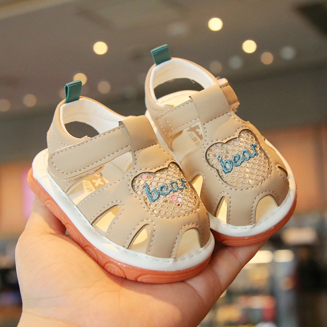 Sandalute crem cu piuitoare - bear (marime disponibila: 9-12 luni (marimea 20