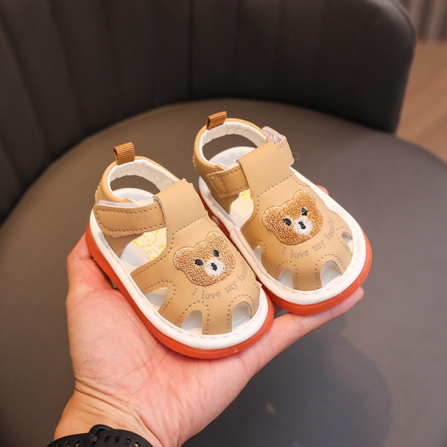 Sandalute crem cu piuitoare - bear family (marime disponibila: 6-9 luni