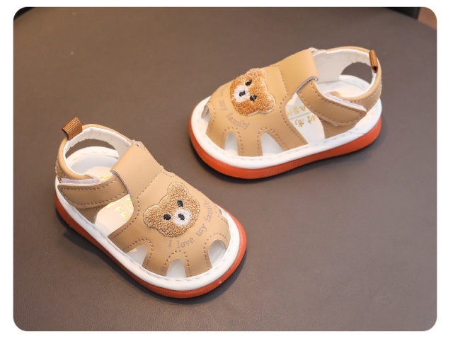 Sandalute crem cu piuitoare - bear family (marime disponibila: marimea 20)