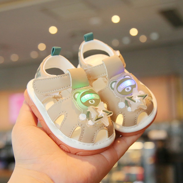 Sandalute crem cu piuitoare - ursulet cu led (marime disponibila: marimea 22)