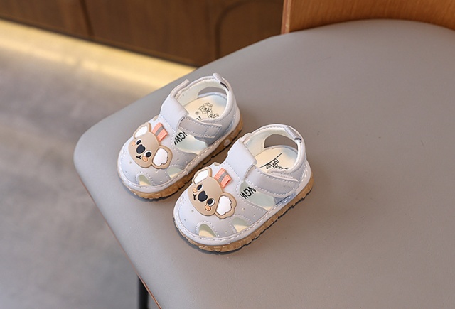 Sandalute gri cu piuitoare - ursuletul coala (marime disponibila: 9-12 luni