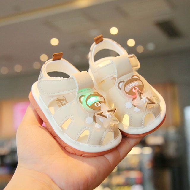 Sandalute ivoire cu piuitoare - ursulet cu led (marime disponibila: marimea 21)