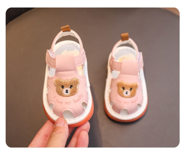 Sandalute roz cu piuitoare - bear family (marime disponibila: marimea 22)