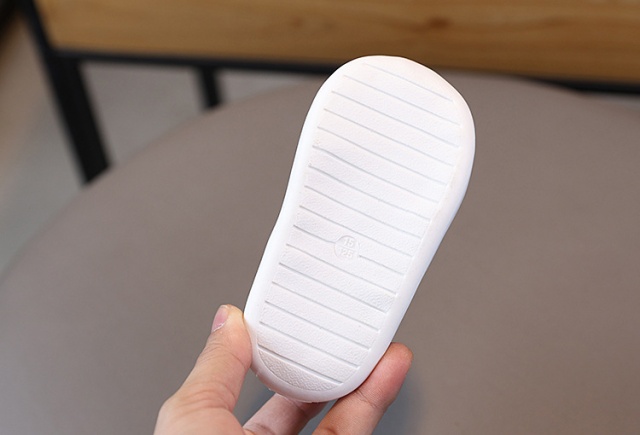 Pantofiori albi pentru fetite - cirese (marime disponibila: marimea 22)