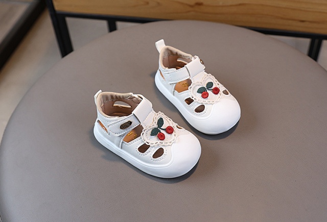 Pantofiori albi pentru fetite - cirese (marime disponibila: marimea 23)