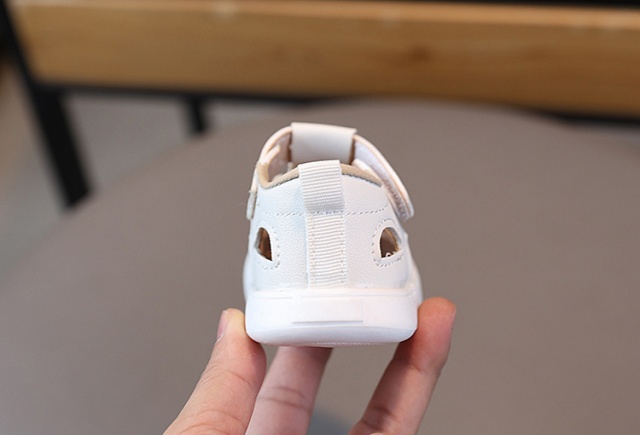 Pantofiori albi pentru fetite - cirese (marime disponibila: marimea 24)