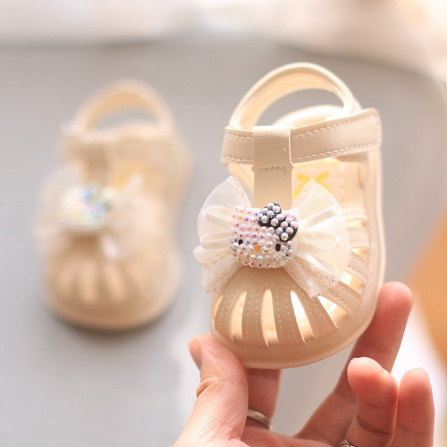 Sandale ivoire cu fundita si pisicuta pentru fetite – confort si eleganta