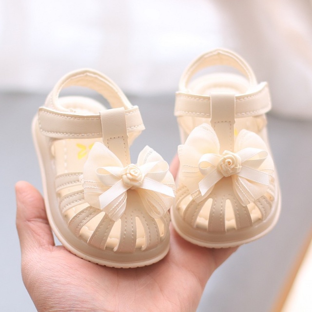 Sandale ivoire pentru fetite, cu fundita din tulle si trandafiras aplicate