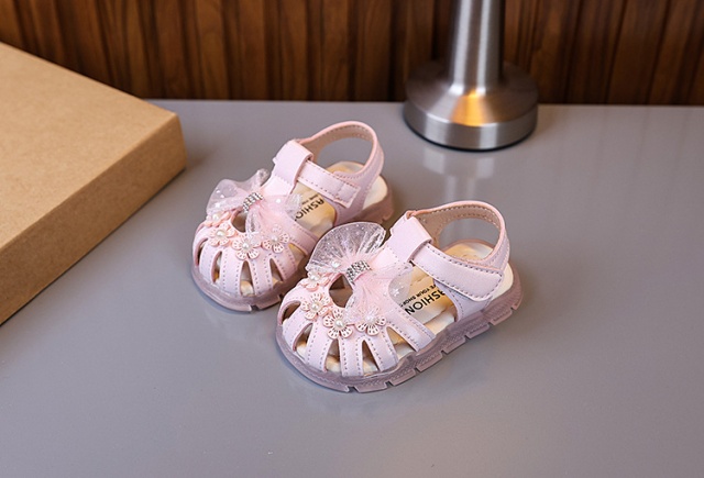 Sandale roz elegante pentru fetite – cu floricele si fundita (marime