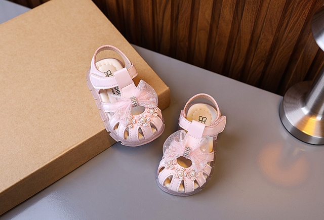 Sandale roz elegante pentru fetite – cu floricele si fundita (marime