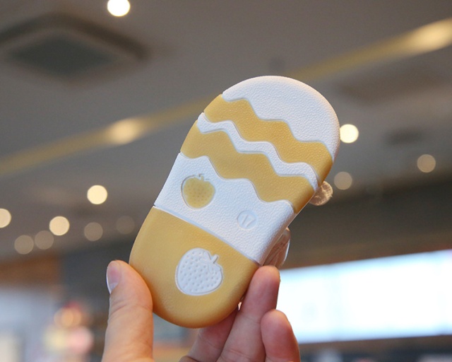 Sandalute ivoire cu piuitoare - oita (marime disponibila: marimea 20)