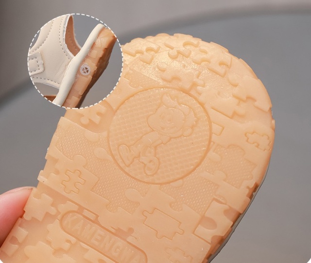 Sandalute roz cu piuitoare si steluta aplicata (marime disponibila: marimea 21)