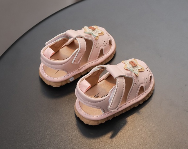 Sandalute roz cu piuitoare si steluta aplicata (marime disponibila: marimea 21)