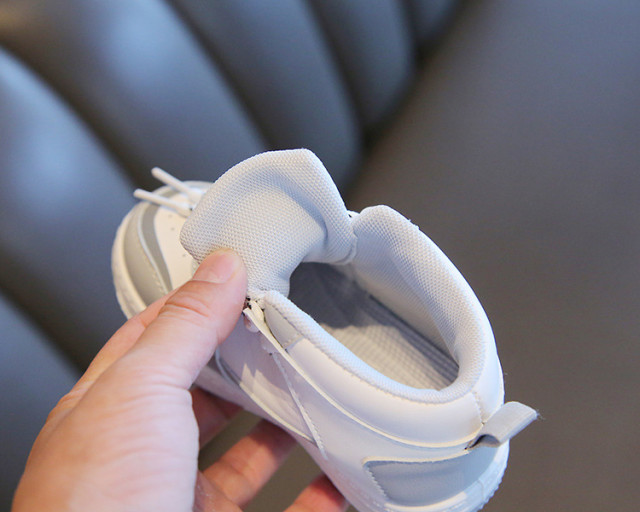 Adidasi albi cu gri si argintiu - ari sport (marime disponibila: marimea 22)