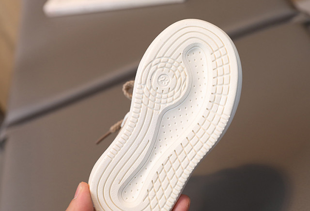 Adidasi maro cu alb (marime disponibila: marimea 23)