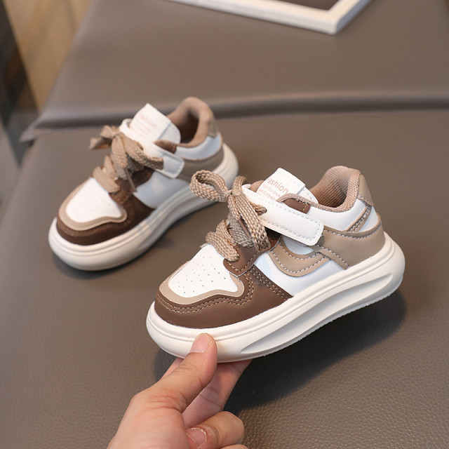 Adidasi maro cu alb (marime disponibila: marimea 23)