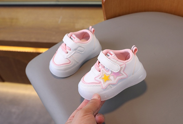 Adidasi albi cu luminite si stelute colorate (marime disponibila: marimea 26)