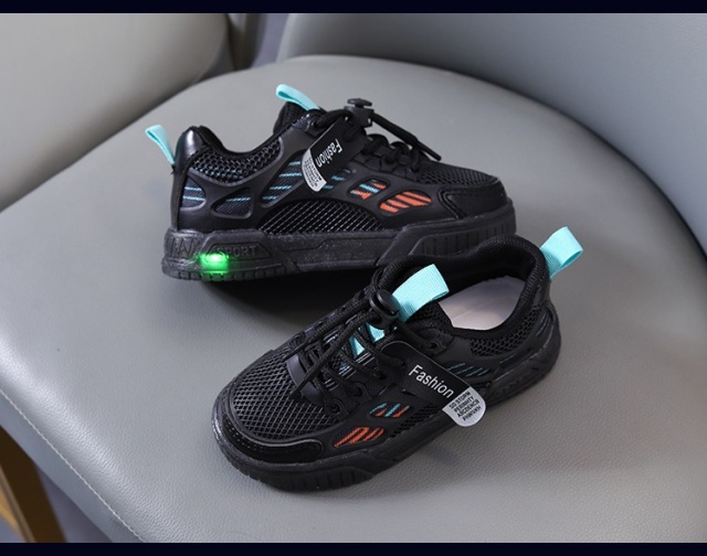 Adidasi negri cu dungi colorate si luminite (marime disponibila: marimea 22)