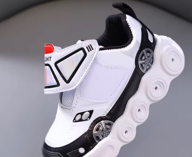 Adidasi albi cu negru cu luminite - car (marime disponibila: marimea 23)