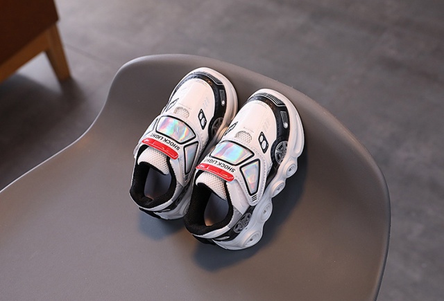 Adidasi albi cu negru cu luminite - car (marime disponibila: marimea 23)