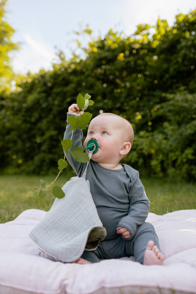 Jucarie bebe - paturica cu urechiuse kangaroo ivory bibs