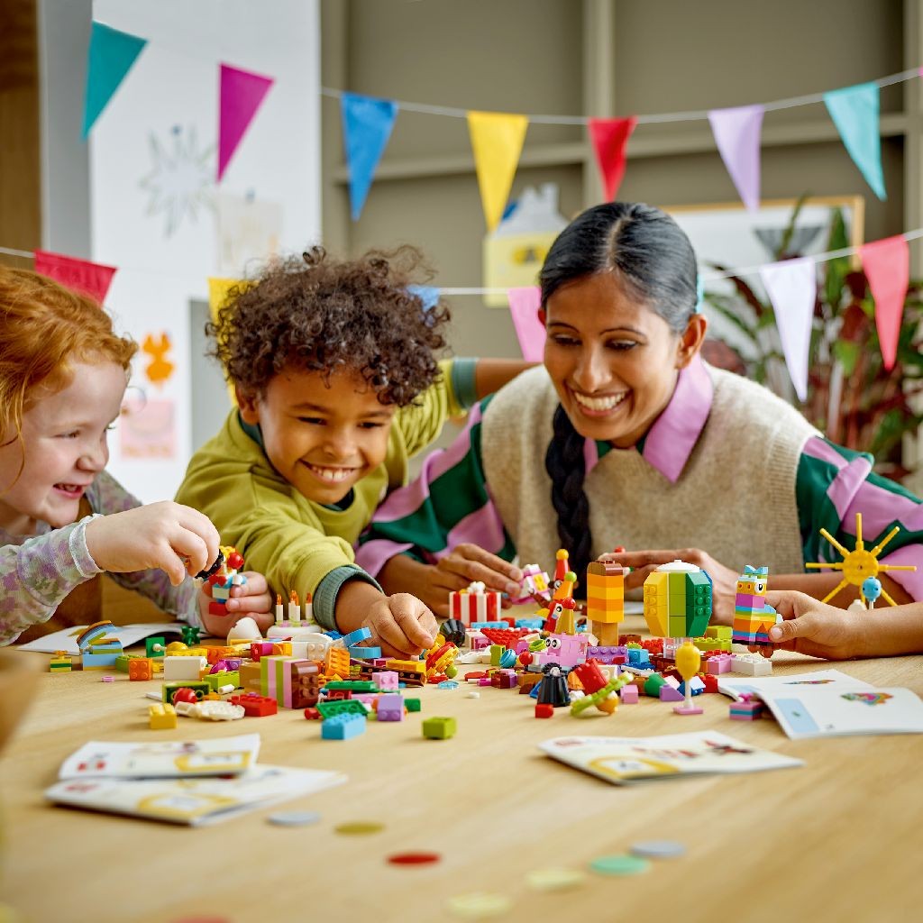 Lego classic cutie de petrecere creativa 11029