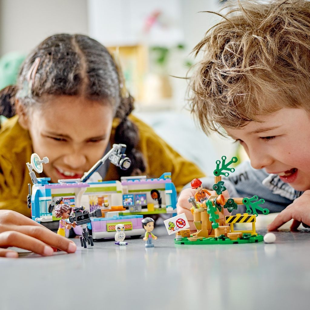Lego friends studioul mobil de stiri 41749