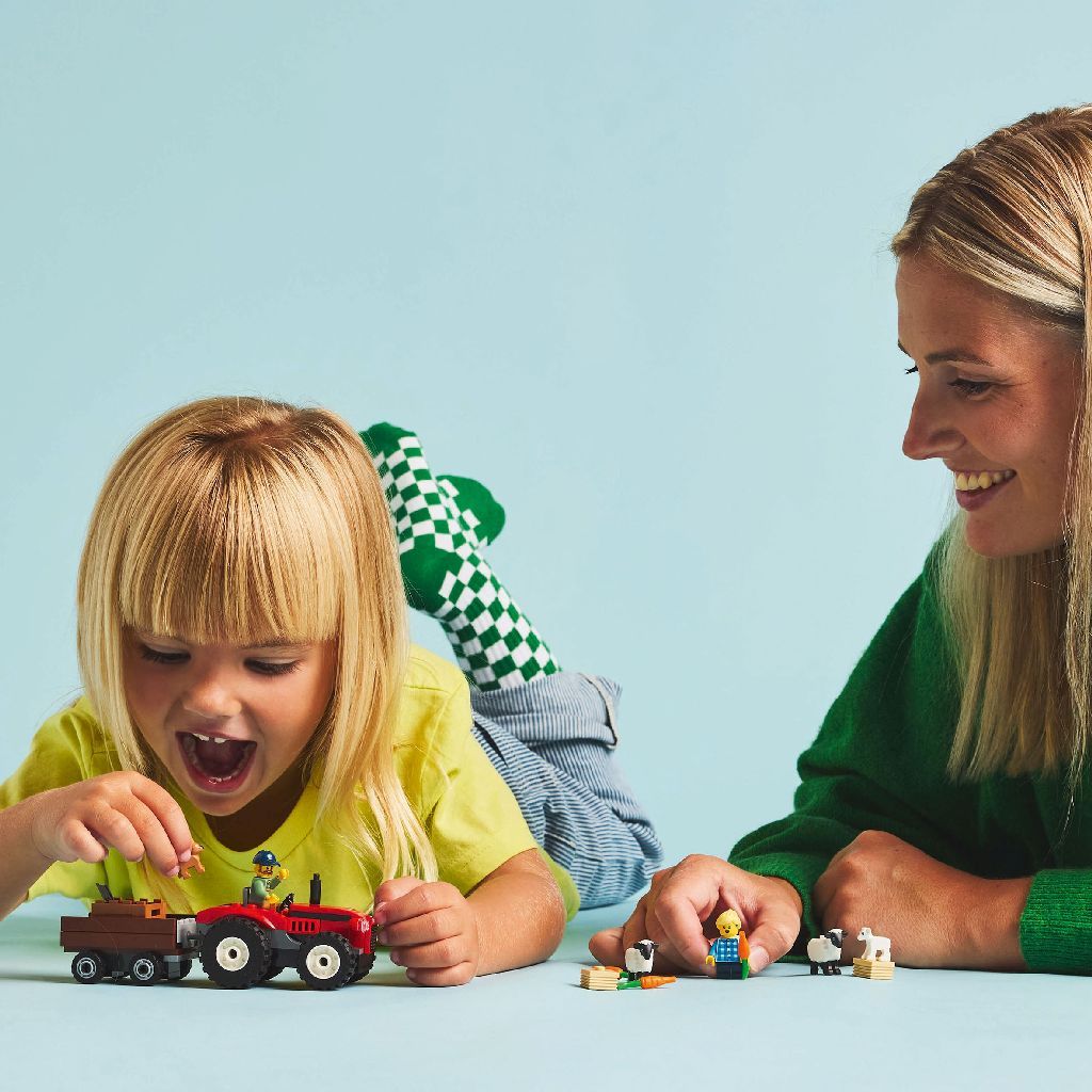 Lego city tractor de ferma rosu cu remorca si oi 60461