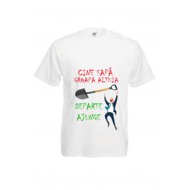 Tricou barbatesc personalizat Fruit of the loom, alb, Cine sapa groapa altuia, departe ajunge,L