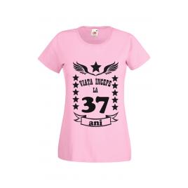 Tricou dama personalizat Fruit of the loom roz Viata incepe la 37 ani 2XL