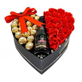 Aranjament Trandafiri de sapun rosii, Praline Ferrero Rocher, Sampanie Angeli Imperial 200ml