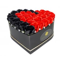 Aranjament Trandafiri de sapun rosii si negri, cutie XL in forma de inima