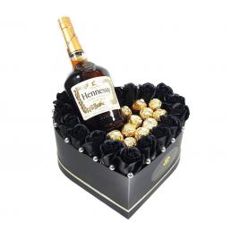 Aranjament de Lux pentru Barbati, Trandafiri de sapun negrii,Praline Fererro Rocher ,Whisky Hennesy, cutie in forma de inima