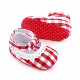Pantofiori in carouri albe si rosii pentru fetite (marime disponibila: 6-9 luni