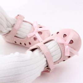 Pantofiori roz din lac (marime disponibila: 6-9 luni (marimea 19 incaltaminte))