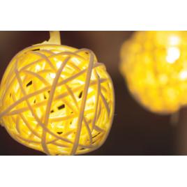 Sir de lumina cu LED - bile de ratan - 1 35 m - alb cald - 2 x AA