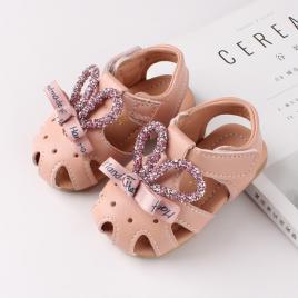 Sandalute roz pudra pentru fetite - urechiuse din strasuri (marime disponibila: