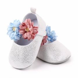 Pantofiori albi sidefati cu floricele (marime disponibila: 6-9 luni (marimea 19