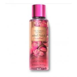 Spray De Corp Parfumat Victoria’s Secret, Velvet Petals Decadent, Note Florale, Hidratant si Catifelant, 250ml