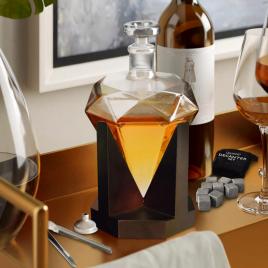 Decantor whiskey in forma de diamant