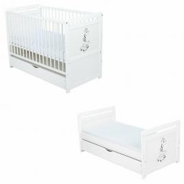 Babyneeds - patut din lemn nadia ii girafa transformabil pentru bebe si junior, 120x60 cm, multifunctional, cu sertar cu capac, din lemn de pin si mdf, stabil si rezistent, inaltime saltea reglabila pe 3 nivele, laterala cu 3 bete detasabile, alb