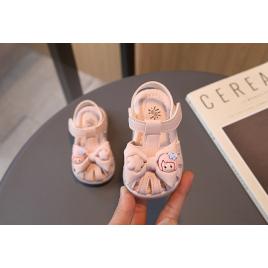 Sandale roz pudra pentru fetite - papusica (marime disponibila: marimea 24)