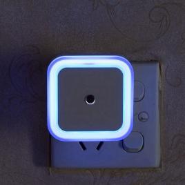 Lampa de veghe3D BLUE Bright Lamp cu senzor de lumina incorporat