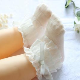 Sosetele ivoire elegante pentru fetite (marime disponibila: 3-6 luni (marimea