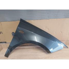 Aripa Fata Dreapta Seat Ibiza 2008-2012 (LW7Z (Gri Inchis))